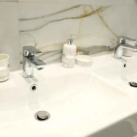 - Skanderbeg Square Apartmán *